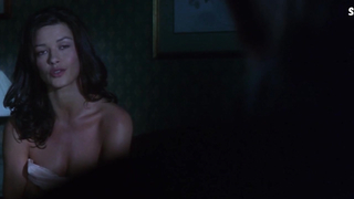 Catherine Zeta-Jones sexy, cena em Entrapment (1999)