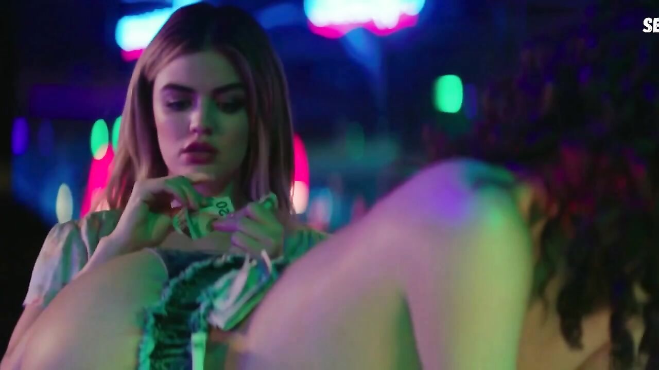 Stormi Maya sexy Szene in „A Nice Girl Like You“ Ein weiterer Promi in diesem Video: Ariel Ash.