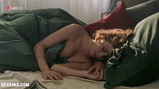 Ursula Buschhorn, Marion Mitterhammer sexy, Szene in Das Mädchen aus der Torte (1999)