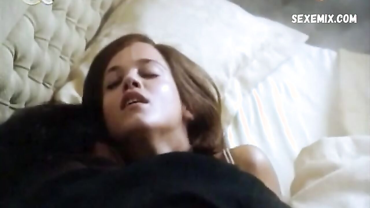 Muriel Baumeister sexy, Szene in Dracula s01e02 (2002)