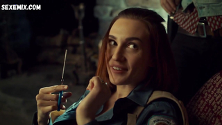 Pechos de Katherine Barrell, escena en Wynonna Earp s03e10 (2018)