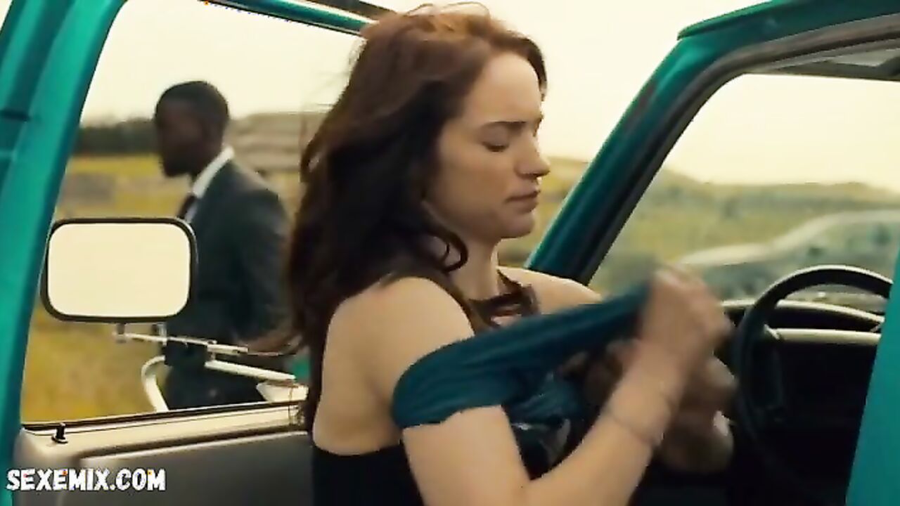 Melanie Scrofano in car, scene in Wynonna Earp s01e01 (2016)