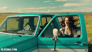 Melanie Scrofano im Auto, Szene in Wynonna Earp s01e01 (2016)