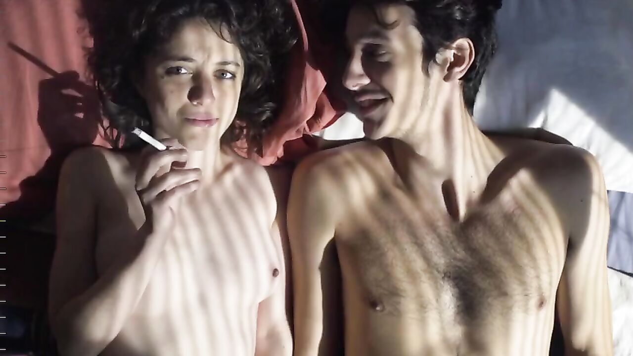 Melanie Sussi sexy, scene in El corazon es la cuarta pared (2019)