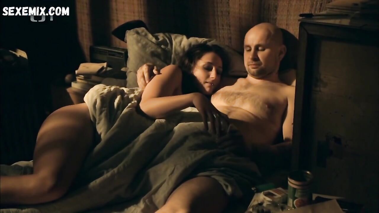 Viktorie Haskova topless, scene in Na druhy pohled (2014)