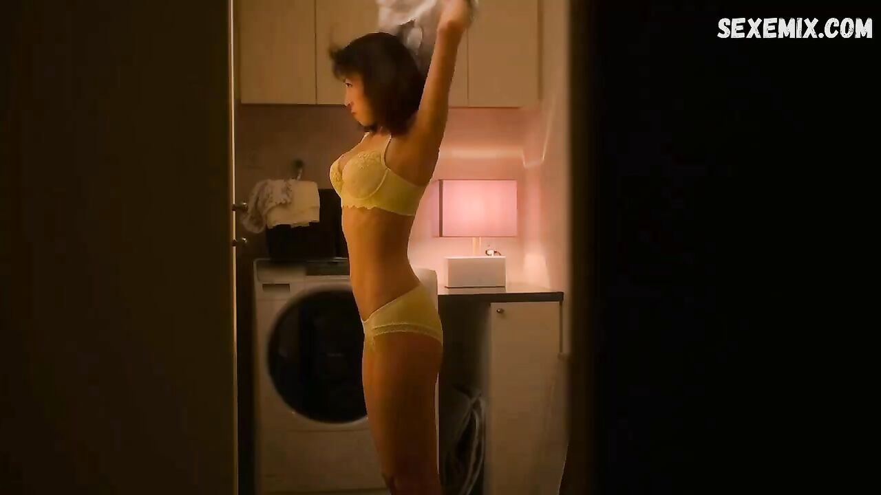 Shizuka Nakamura, Juri Kawasaki sexy, scene in Fishbowl Wives s01e02 (2022)