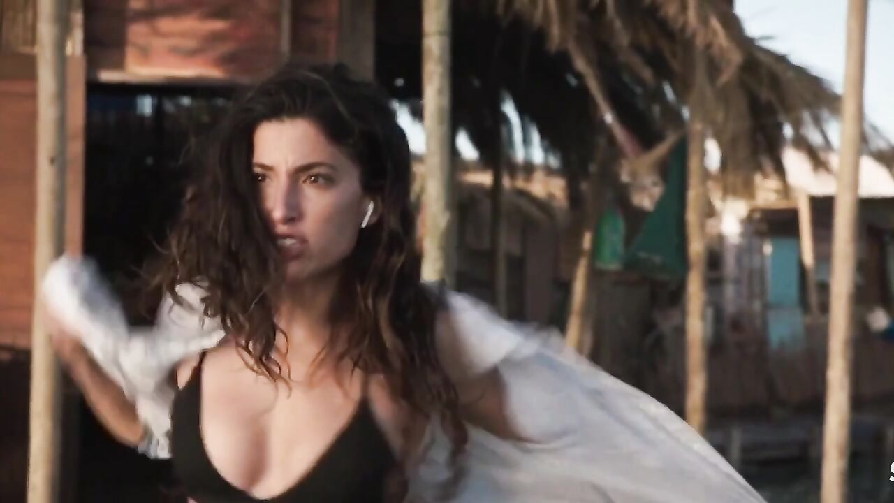 Tania Raymonde Bikini, alle Szenen in Deep Blue Sea 3 (2020)