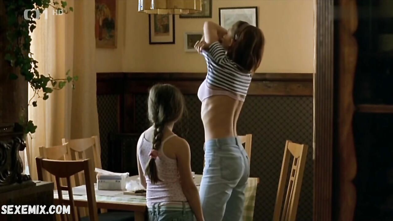 Zuzana Kanoczova sexy, scene in Nebe, peklo... zem (2009)