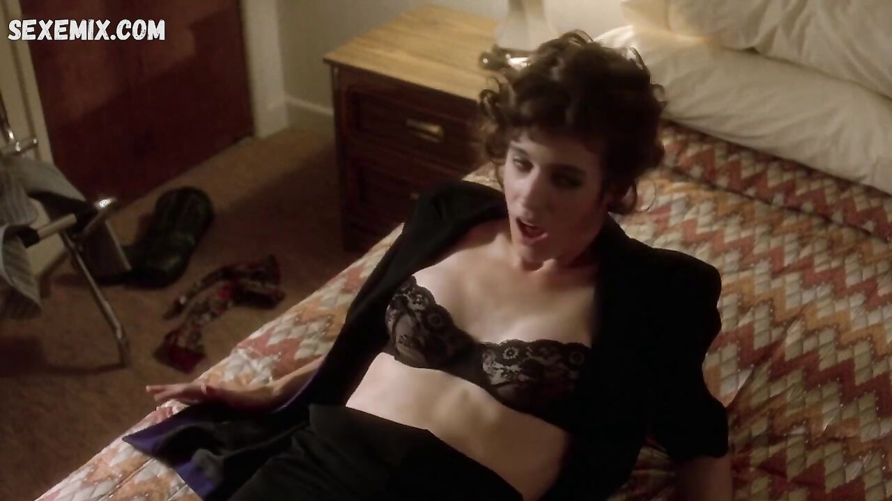 Isabella Rossellini, Sean Young sexy, scene in Cousins (1989)