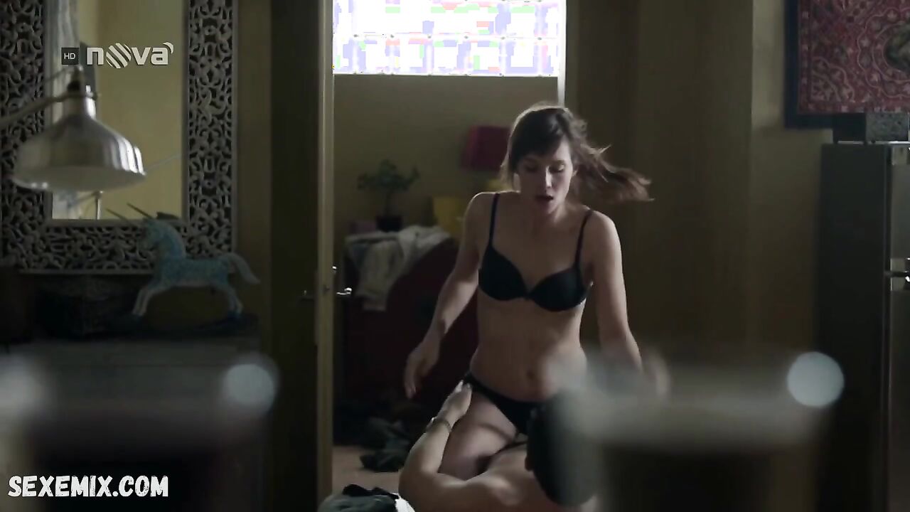 Hana Vagnerova sexy, scene in Atentat s01e06e17 (2015)