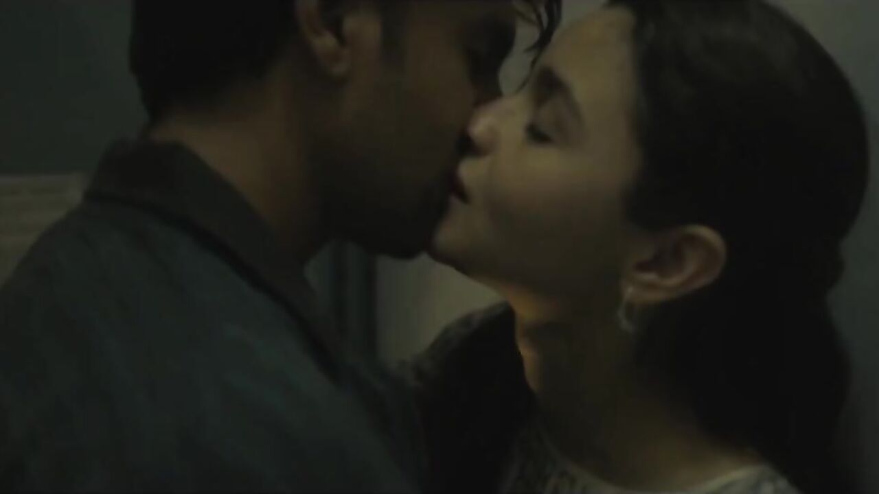 Alia Bhatt – Hot Kissing Scenes 4K