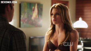 Bikini di AnnaLynne McCord, scena in 90210 s04e04 (2011)