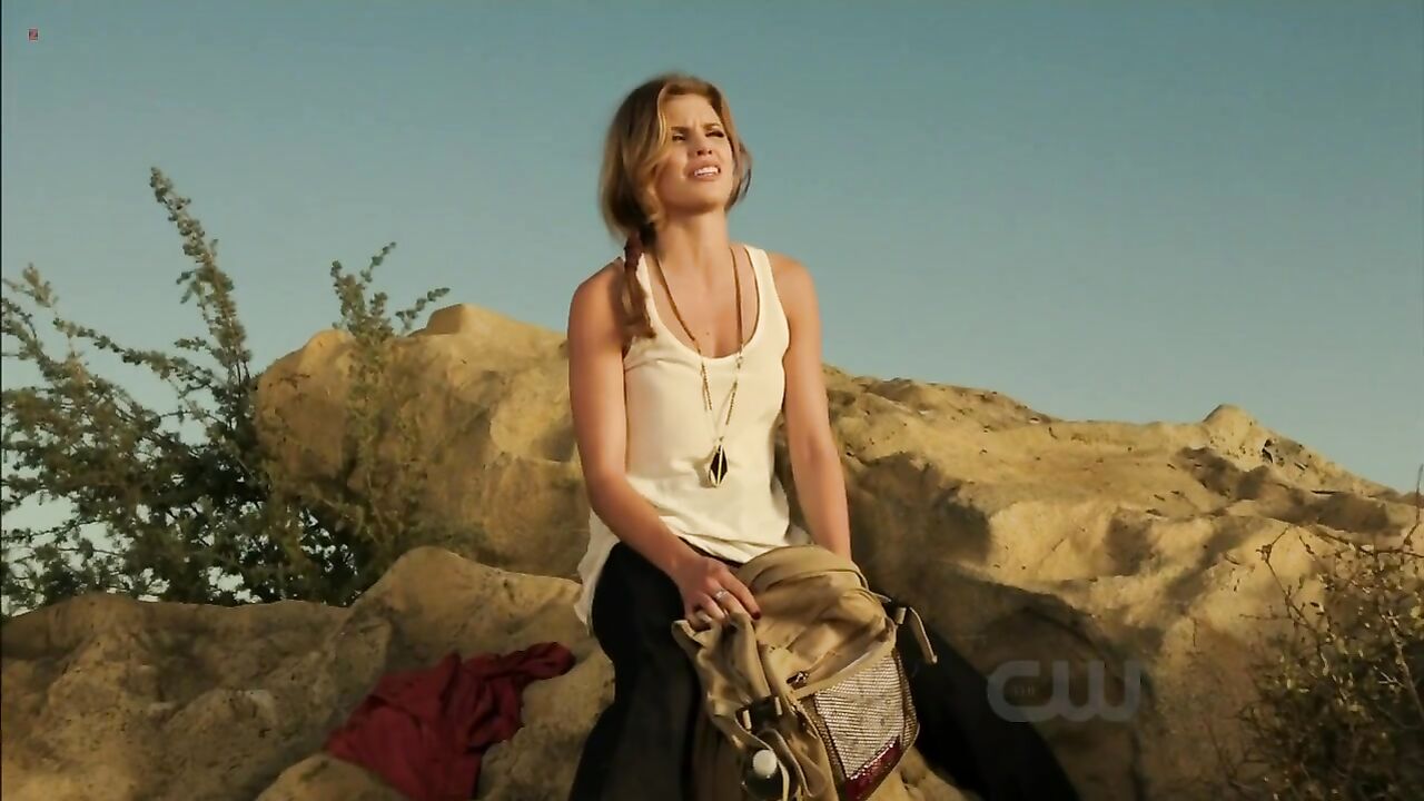 AnnaLynne McCord sexy, scene in 90210 s04e10 (2011)