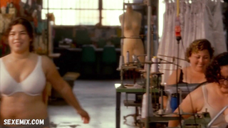 America Ferrera sexy, scena in Real Women Have Curves (2002)