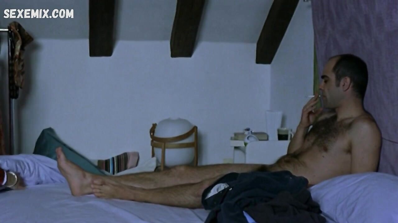 Laia Marull Kissing On Bed, scene in  Te Doy Mis Ojos (2003)