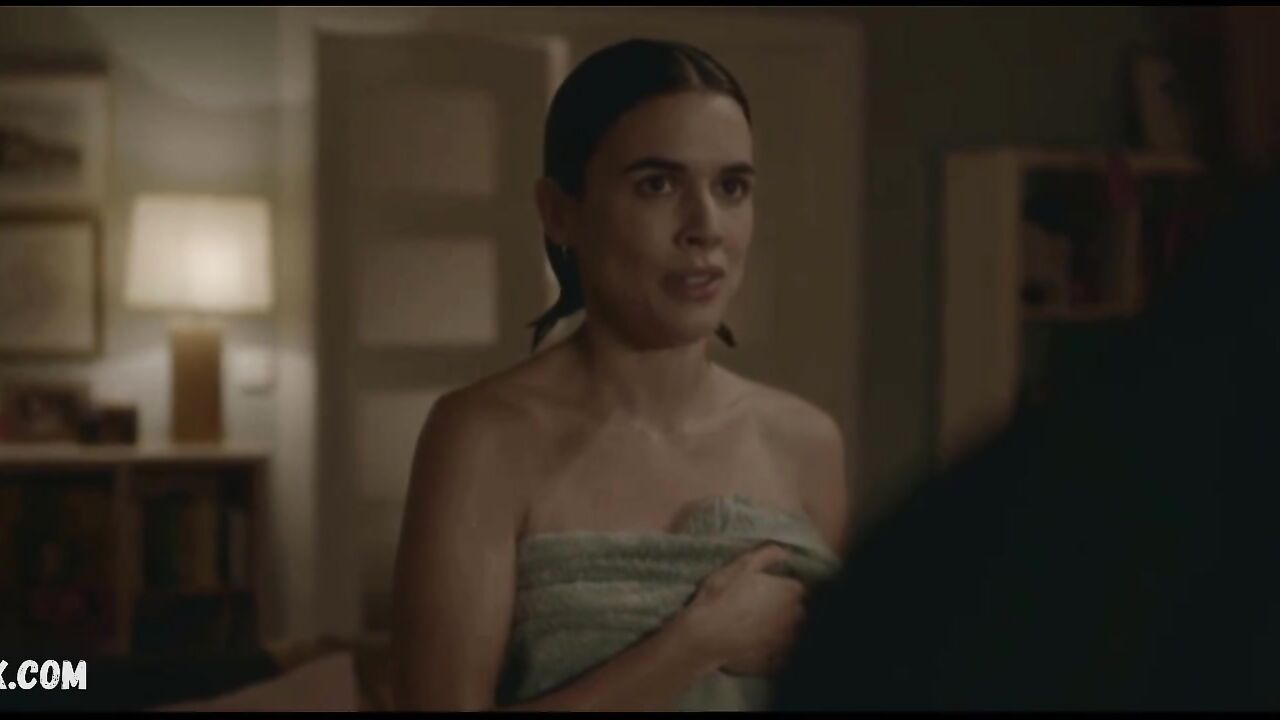 Patricia Vico, Adriana Ugarte underwear, scene in Parot s01e02 (2021)