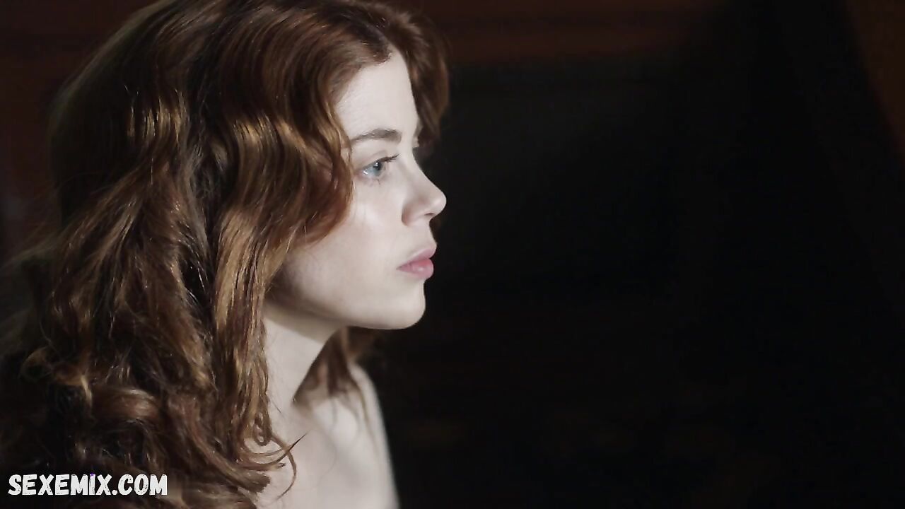 Charlotte Hope shows butt, scene in The Spanish Princess s01e08 (2019)