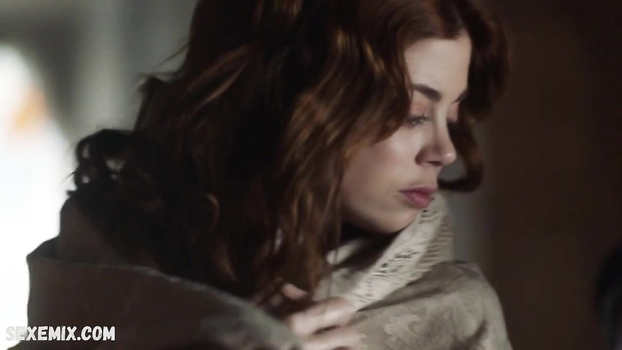 Charlotte Hope shows butt, scene in The Spanish Princess s01e08 (2019)