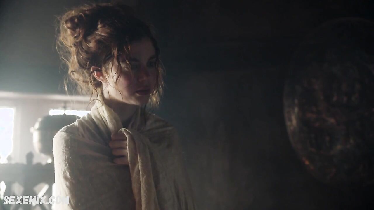 Charlotte Hope shows tits, scene in The Spanish Princess s01e06 (2019)