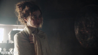 Charlotte Hope mostra le tette, scena in The Spanish Princess s01e06 (2019)