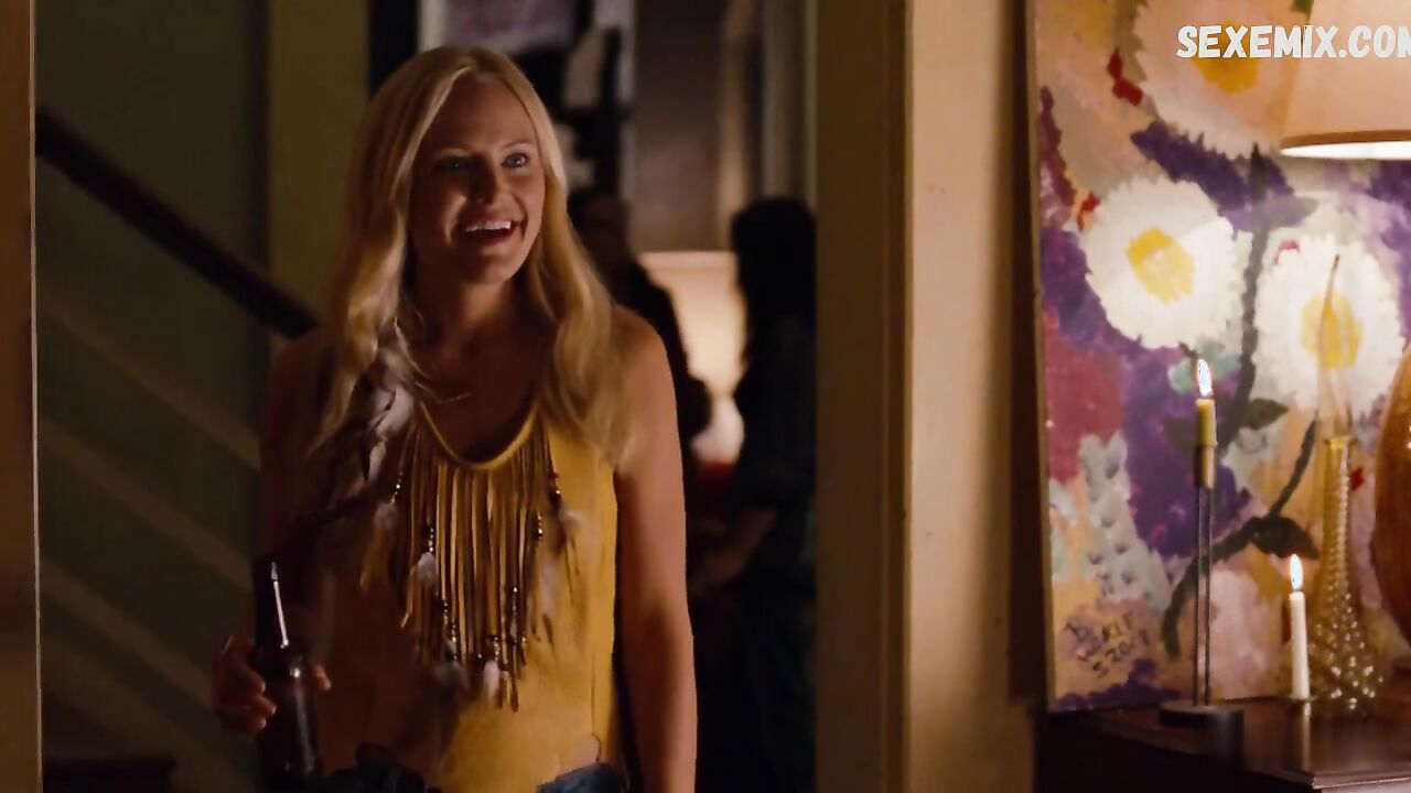 Jennifer Aniston, Malin Akerman, Kerri Kenney, Lauren Ambrose sexy, scene in Wanderlust (2012)