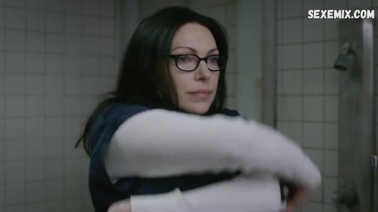 Emily Tarver, Laura Prepon strips dancing striptease, scene in Orange Is the New Black s07e02-10 (2019)