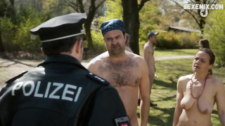 Seins de Stephanie Gossger, scène dans Die Kanzlei s05e03 (2020)