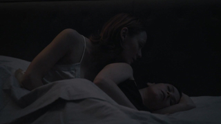 Anna Friel, Louisa Krause lesbiana, escena en The Girlfriend Experience s02e07 (2017)