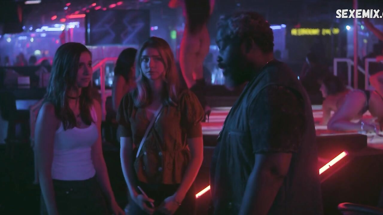 Leigh Takata, Chantal Maurice, Unterwäscheszene in Teenage Bounty Hunters s01e05 (2020)