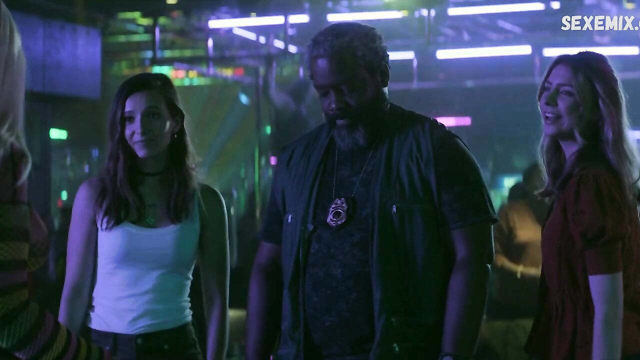 Leigh Takata, Chantal Maurice, Unterwäscheszene in Teenage Bounty Hunters s01e05 (2020)