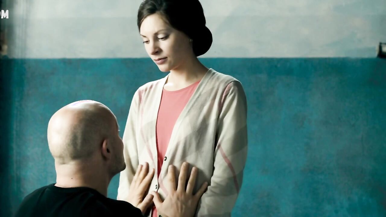 Anna Kanaris, breasts scene in Razgovor (2012)