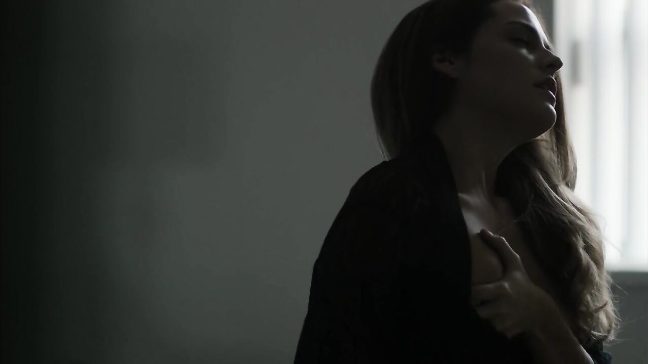 Riley Keough touches her boobs, scene in The Girlfriend Experience s01e11-12 (2016)