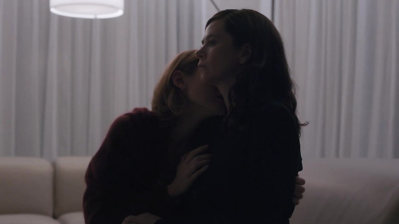 Anna Friel, Louisa Krause lesbian, scene in The Girlfriend Experience s02e09 (2017)