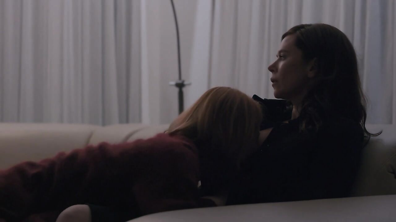 Anna Friel, Louisa Krause lesbian, scene in The Girlfriend Experience s02e09 (2017)