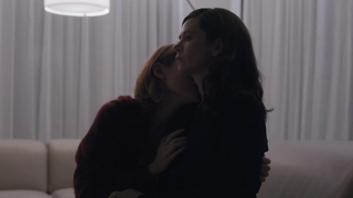 Anna Friel, Louisa Krause lesbian, scene in The Girlfriend Experience s02e09 (2017)