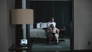 Louisa Krause、Gillian Williams のフェラチオ、The Girlfriend Experience s02e01 (2017) のシーン