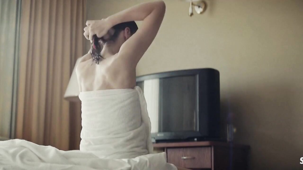 Magdalena Rozczka lesbian scene in Rojst 97 s02e01e03e04 (2021)