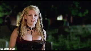 Sara Rue sus tetas son simplemente enormes, escena en Gypsy 83 (2001)