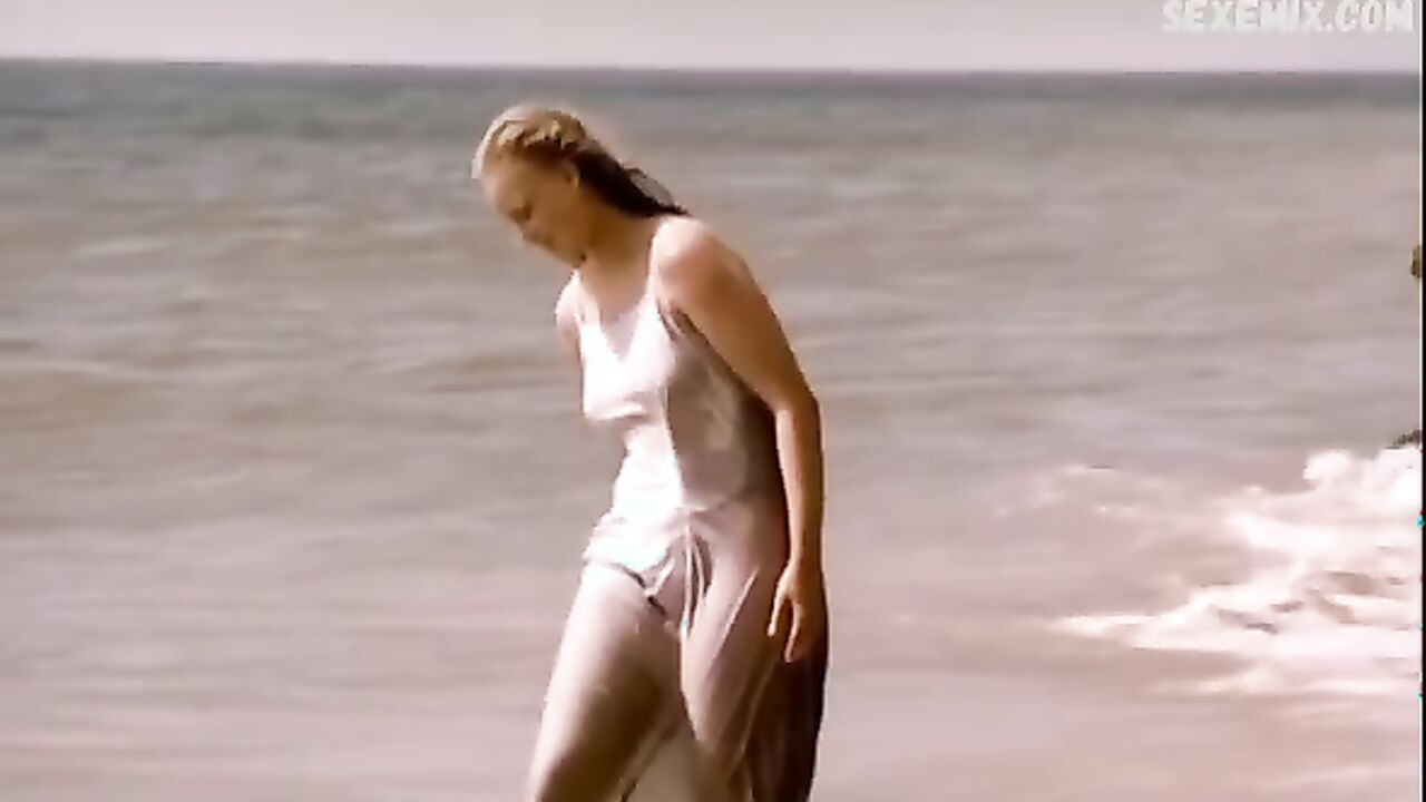 Svetlana Khodchenkova Brüste-Szene in Blagoslovite zhenschinu (2003)