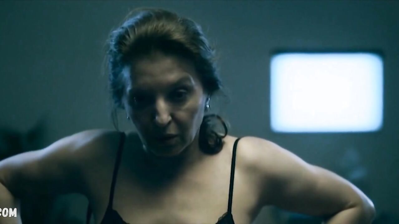 Mirjana Karanovic is showing bare tits, scene in A Good Wife (Dobra Zena) (2016)