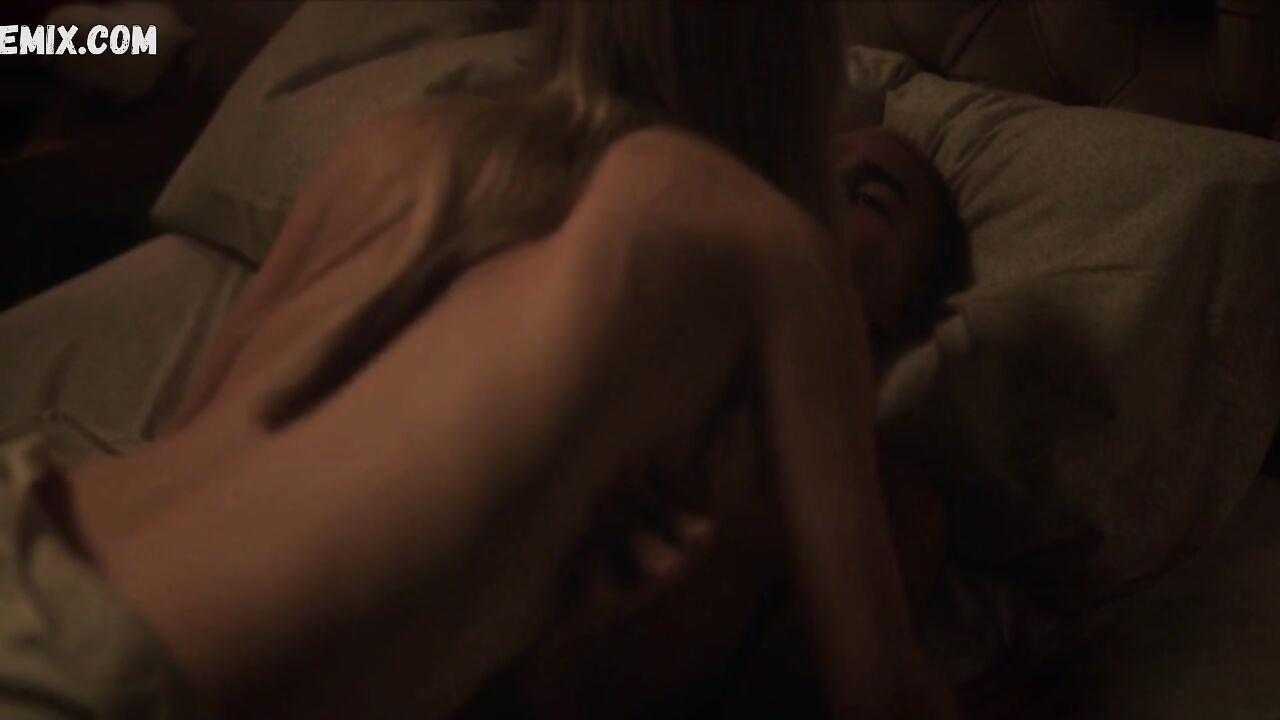 Emily Alyn Lind Blowjob-Szene in Gossip Girl s01e03 (2021)