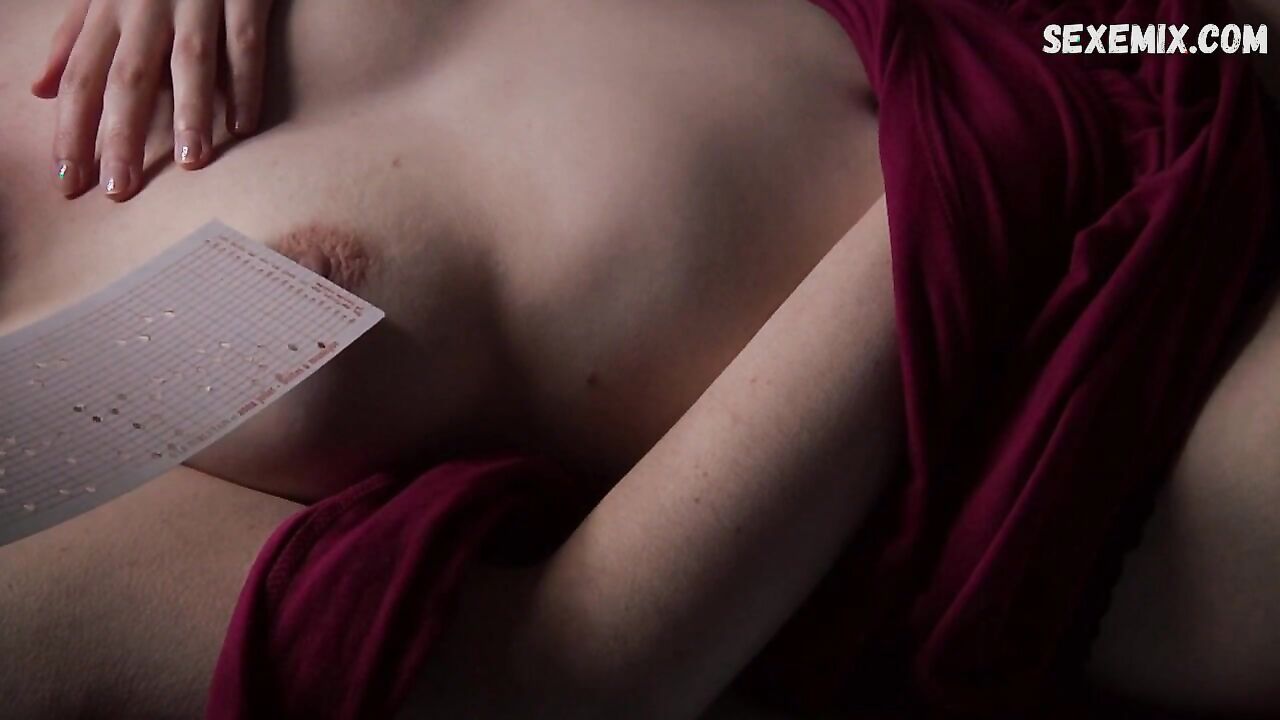 Leila Telesfort her tits close up, scene in La jeune fille aux amants (2017)