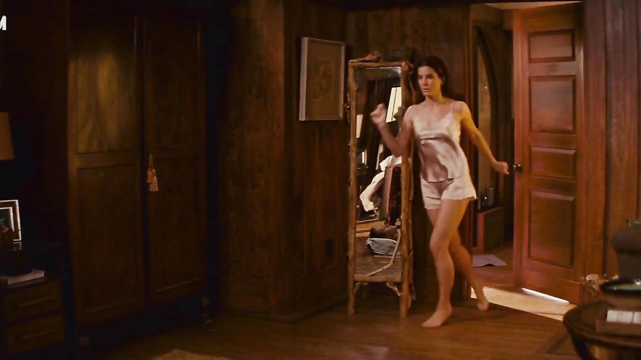 Sandra Bullock sexy scene in The Proposal (2009)