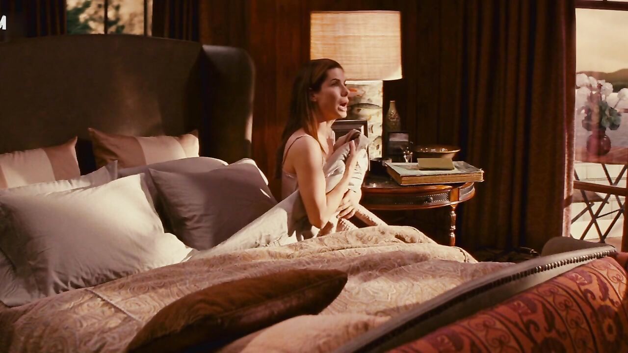 Sandra Bullock sexy scene in The Proposal (2009)