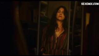 Charlotte Gainsbourg, Noée Abita scene in The Passengers of the Night (2022)