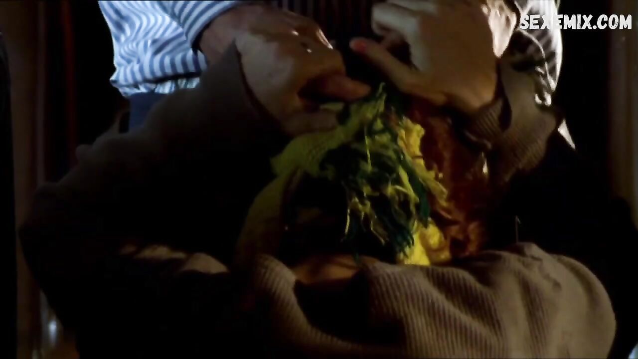 Marina Glezer breasts scene in El polaquito (2003)