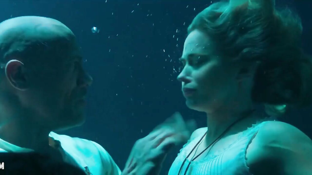 Emily Blunt sexy scene in Jungle Cruise (2021)