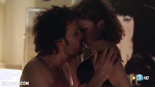 Maria Valverde underwear scene in Hermanos s01e01 (2014)