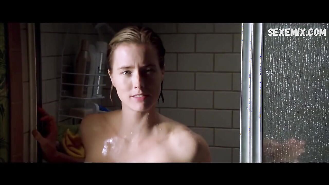 Tea Leoni breasts sexy scene in The Family Man (2000)