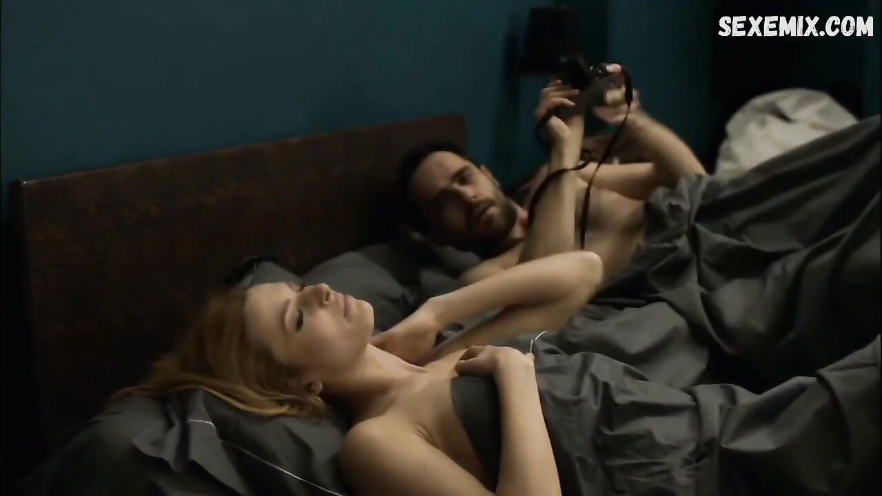 Elodie Frege sexy scene in La fille de l'apres-midi (2010)